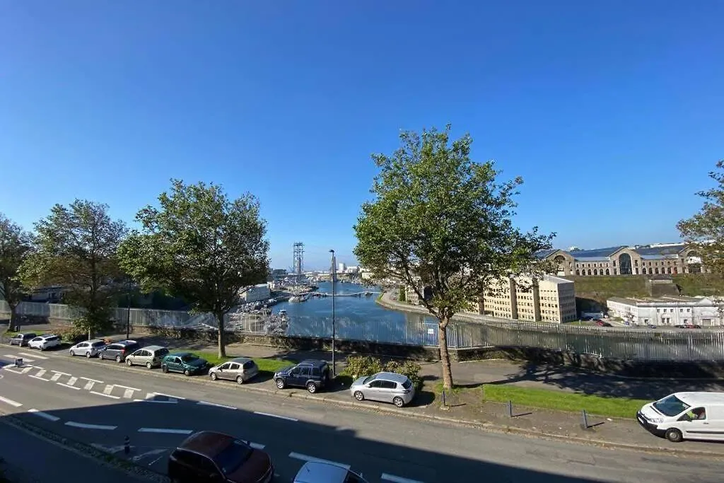 Milin : Appt 2 Ch Vue Sur Mer, Lumineux - Centre-Ville, Proche Facs, Telepherique Et Arsenal. Brest