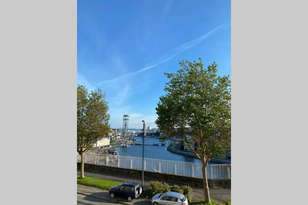 Apartment Milin : Appt 2 Ch Vue Sur Mer, Lumineux - Centre-Ville, Proche Facs, Telepherique Et Arsenal. Brest